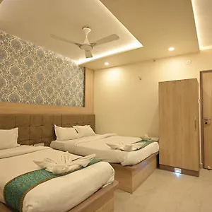 *** Hotel Saffron Indie