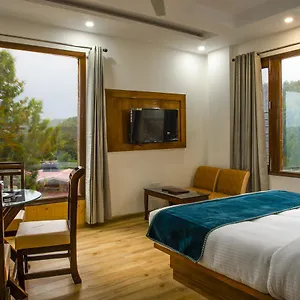 *** Hotel Jade Vine Indie